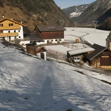 Michelas - Hof Apartman *