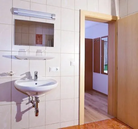 Michelas - Hof Apartman