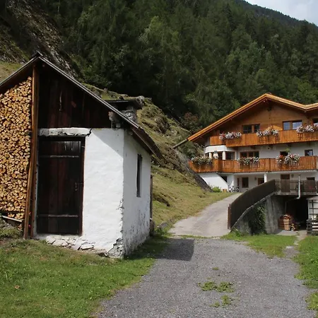Michelas - Hof Apartment Umhausen