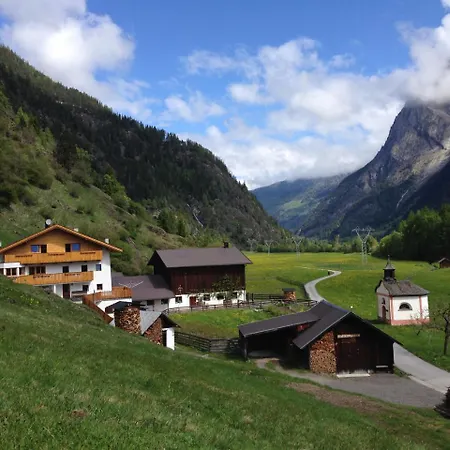 Michelas - Hof Apartman